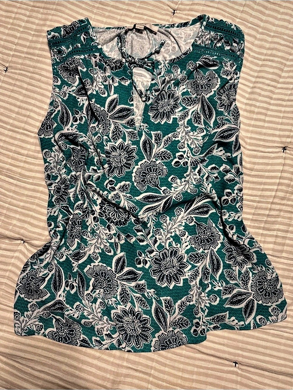 LOFT Floral Sleeveless Blouse in Green & White small